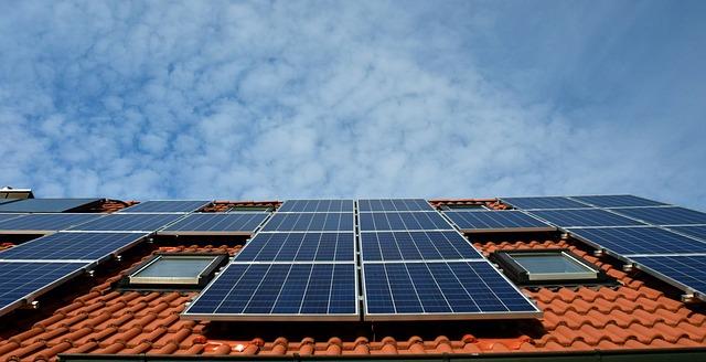 Jaké faktory ovlivňují efektivitu solárního systému?